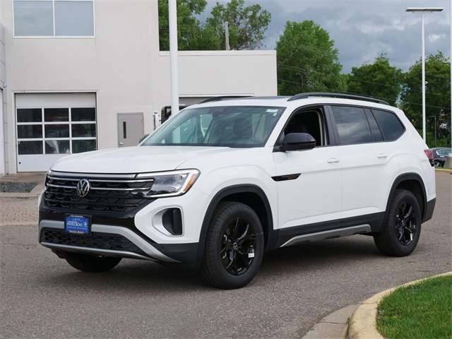 2025 Volkswagen Atlas Peak Edition SE photo 4