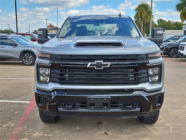 2026 Chevrolet Silverado 2500HD Custom photo 2