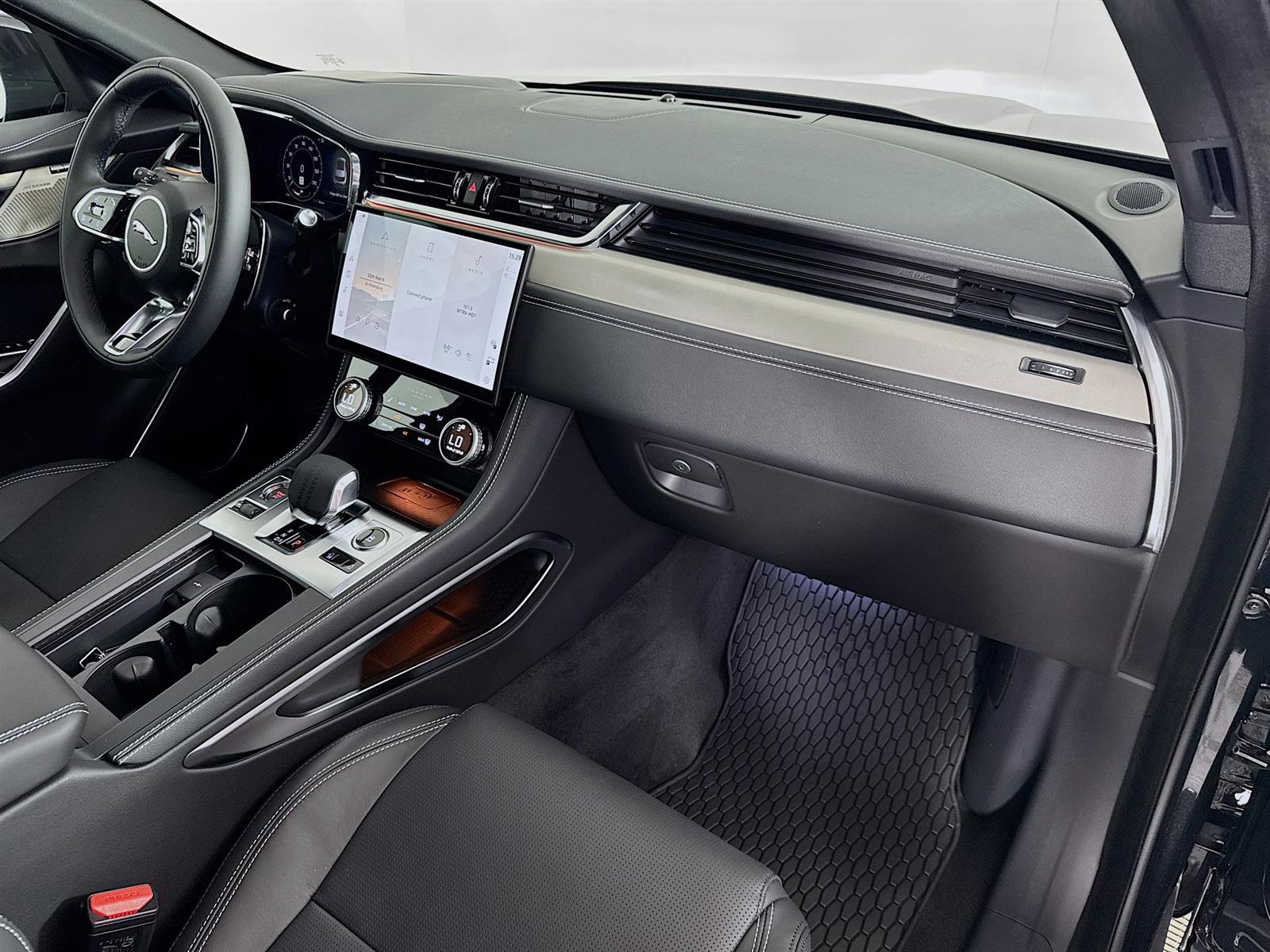 2026 Jaguar F-PACE P250 R-Dynamic S photo 30