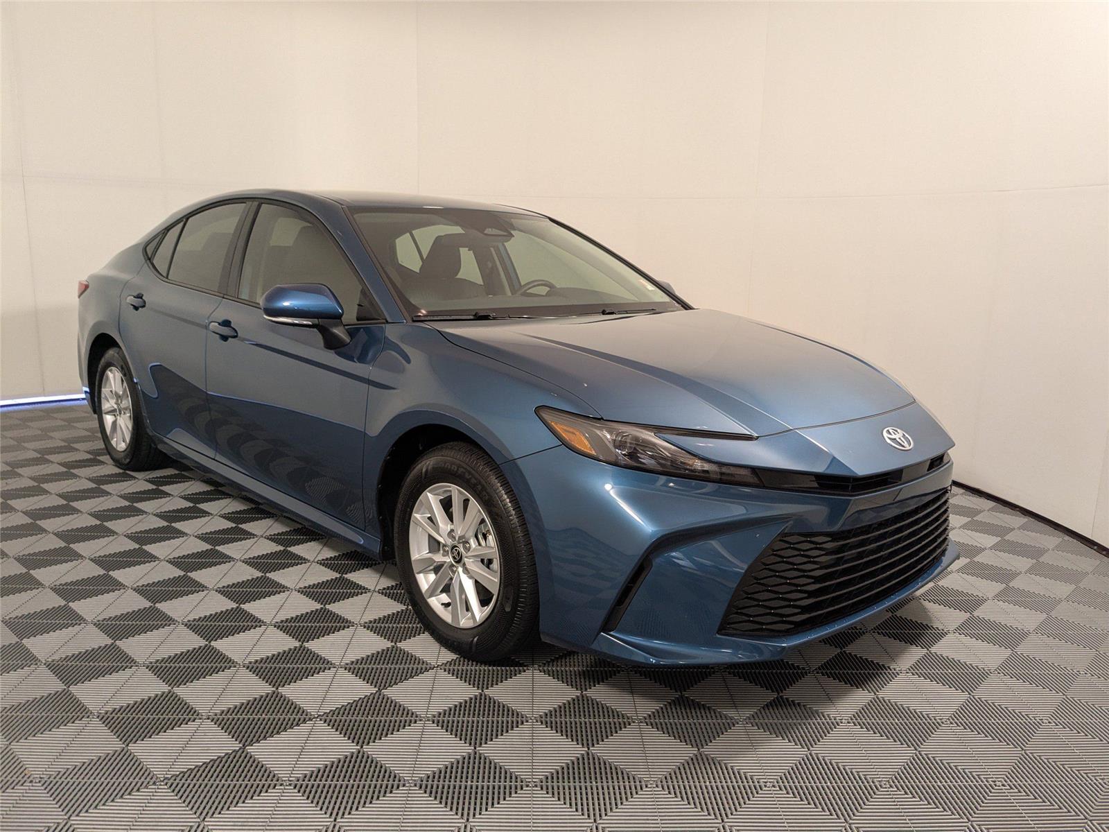 2025 Toyota Camry LE photo 19