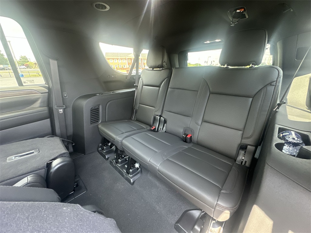 2024 Chevrolet Suburban High Country photo 21