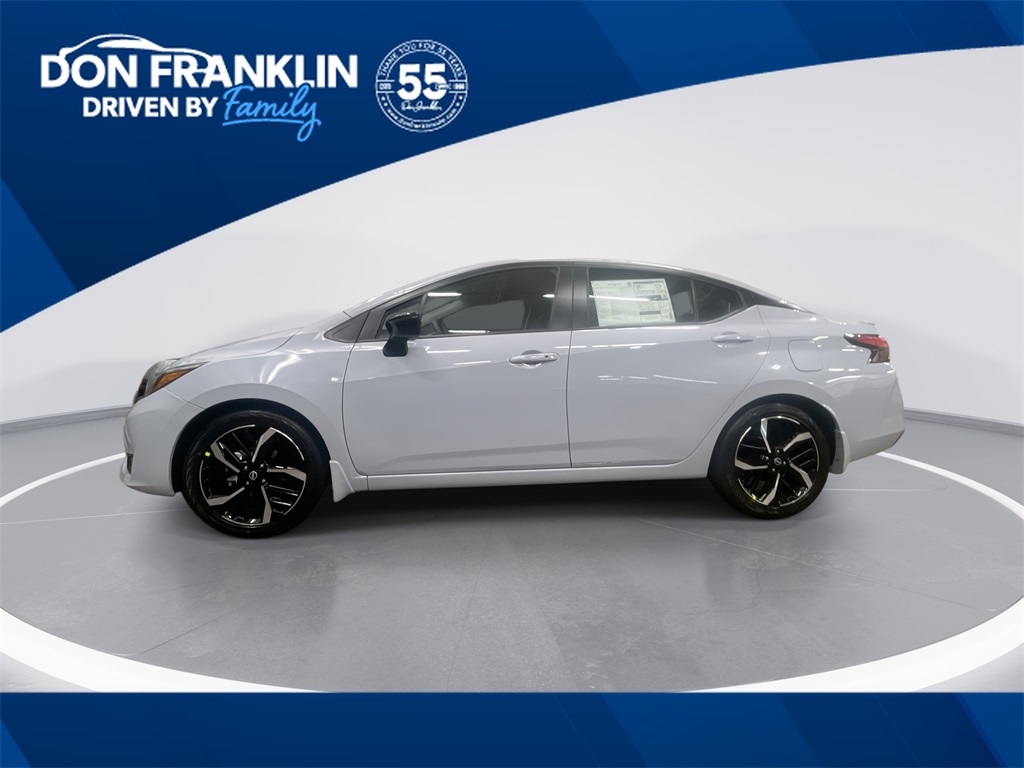 2025 Nissan Versa SR's photo