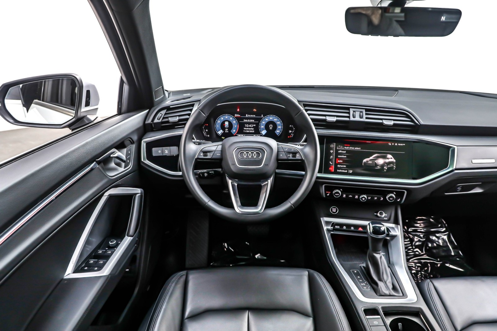 2025 Audi Q3 S line Premium Plus 45 TFSI photo 4