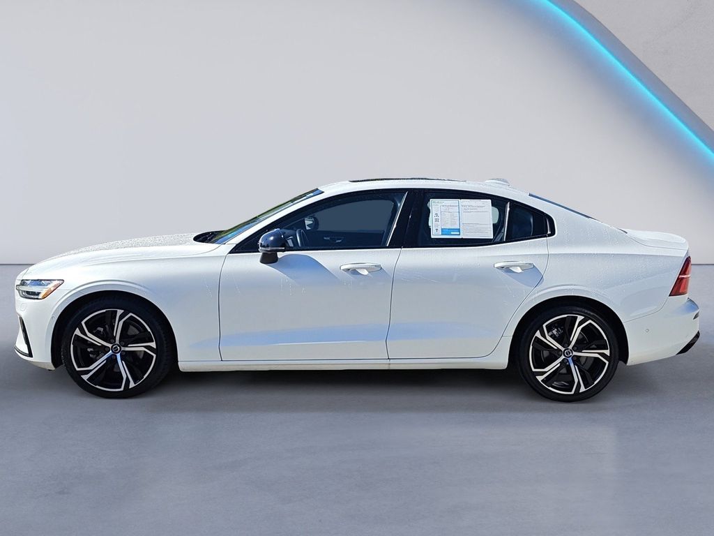 2024 Volvo S60 B5 Plus photo 32