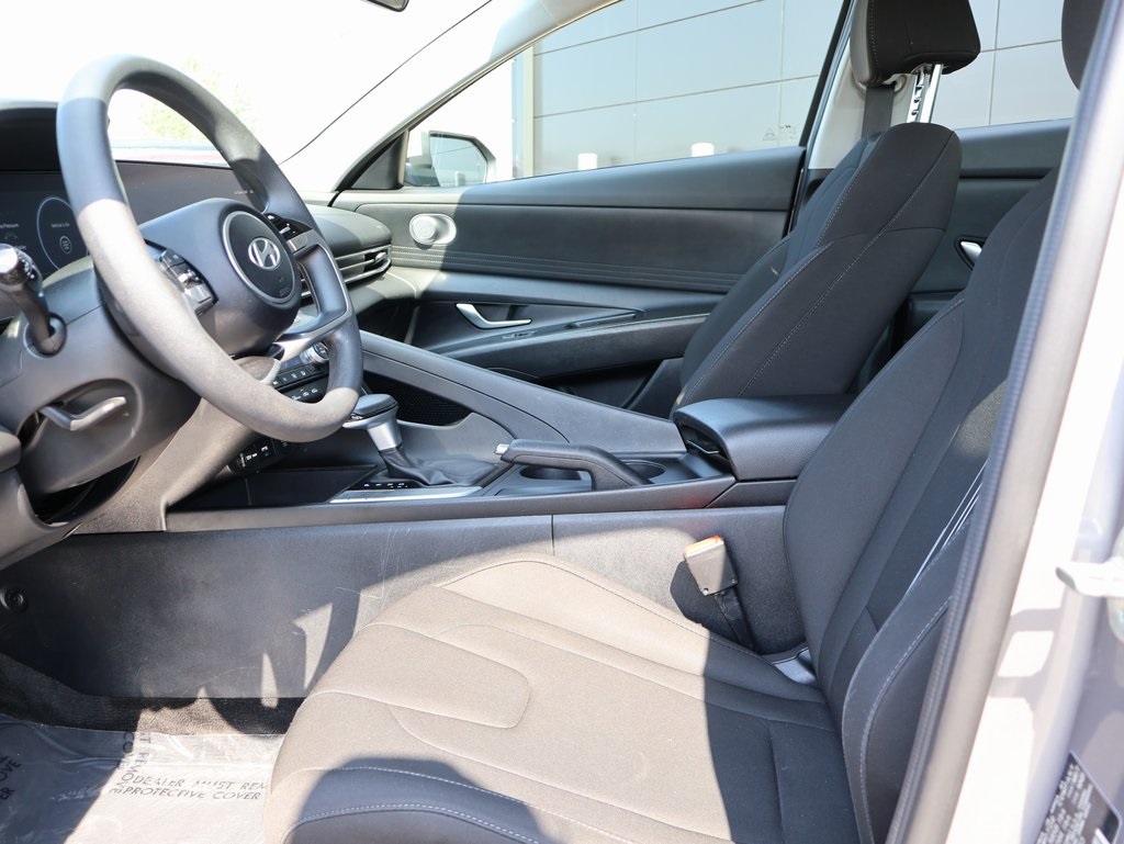 2024 Hyundai Elantra SEL photo 21