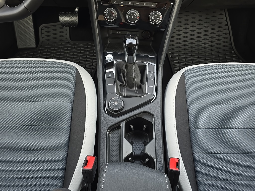 2025 Volkswagen Taos S photo 16