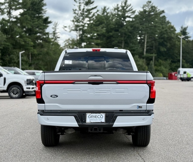 2025 Ford F-150 Lightning Lariat photo 5