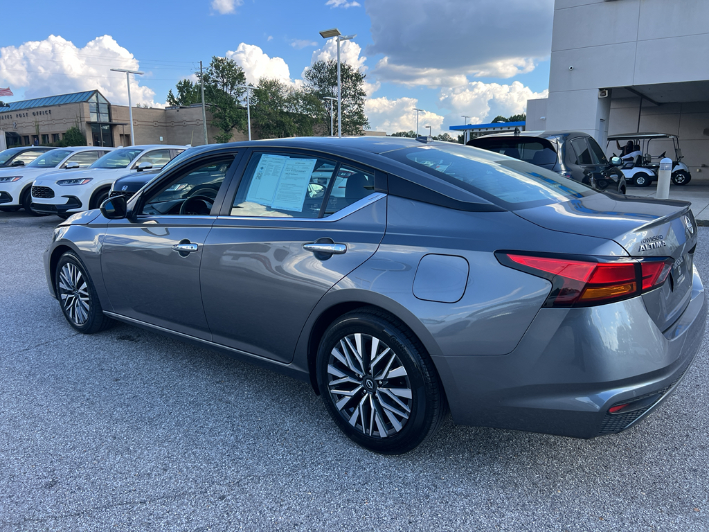 2024 Nissan Altima 2.5 SV photo 2