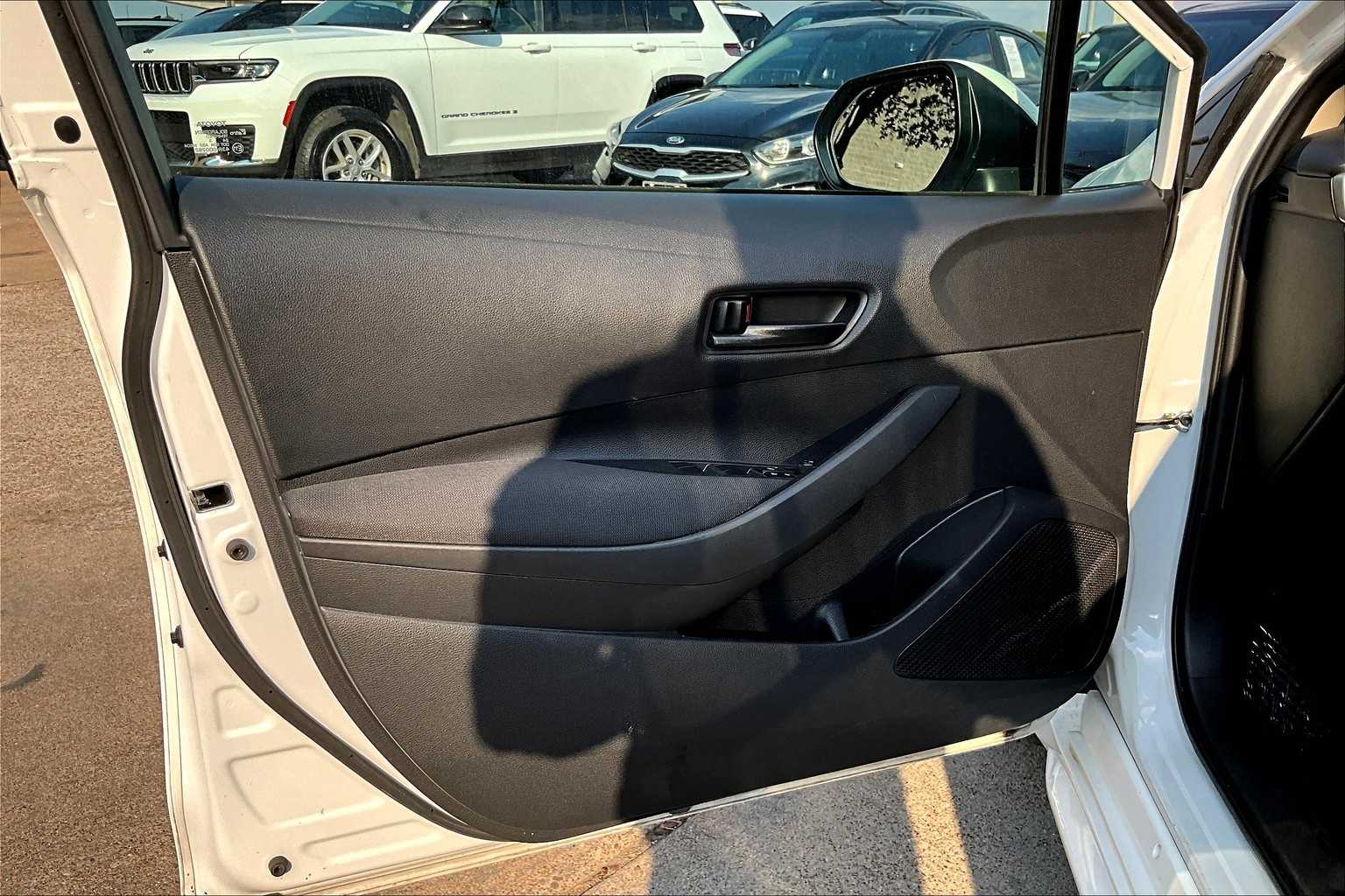 2024 Toyota Corolla LE photo 18