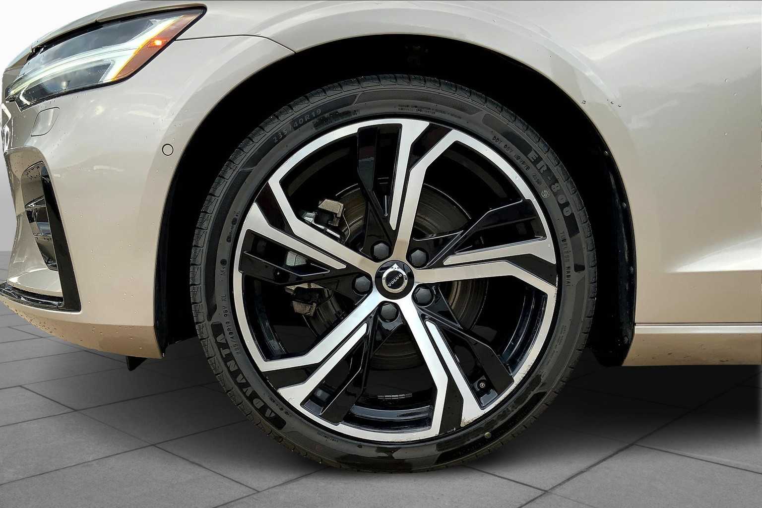 2024 Volvo S60 Plus photo 10