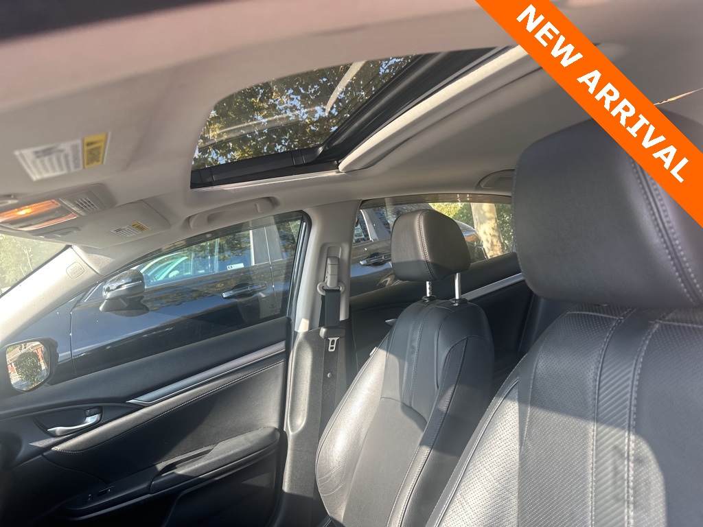 2017 Honda Civic Touring photo 11