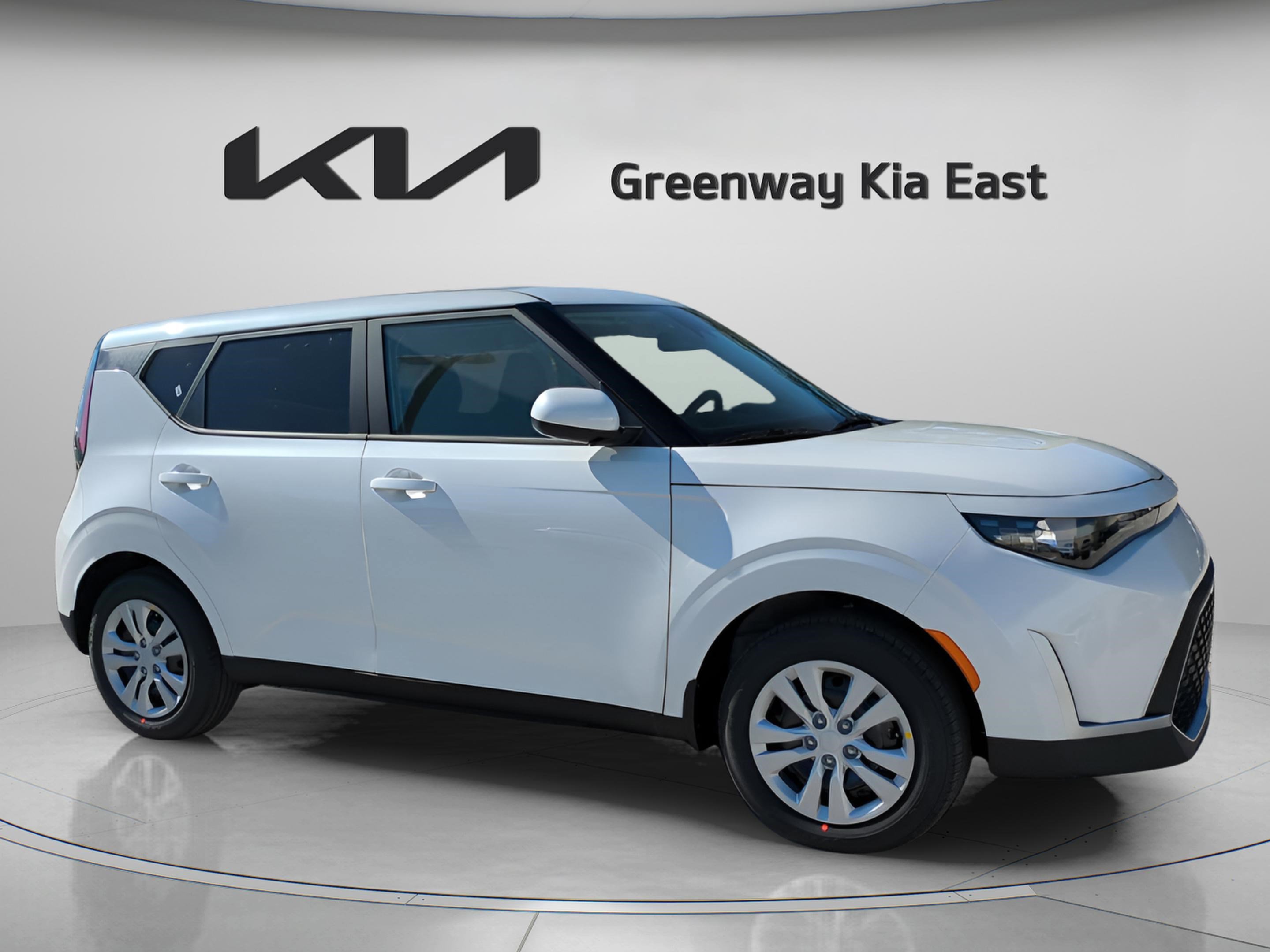 2025 Kia Soul LX's photo