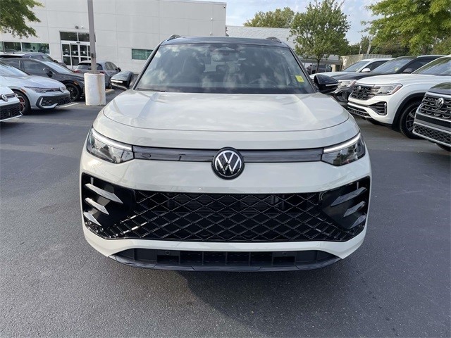 2025 Volkswagen Tiguan SE R-Line Black photo 2