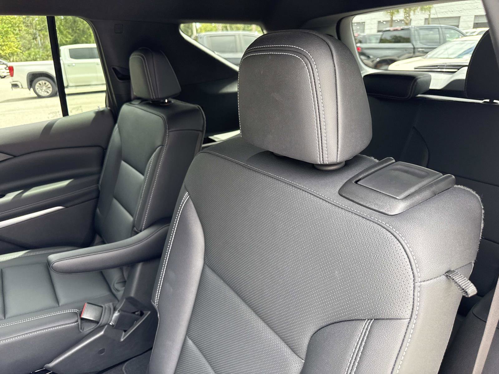 2025 Chevrolet Traverse photo 11