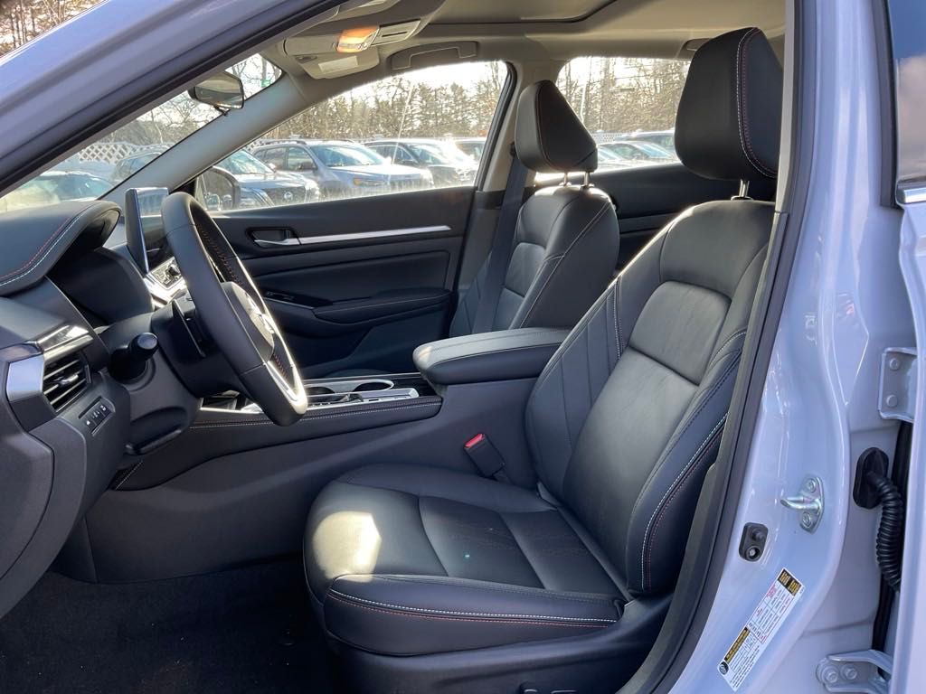 2025 Nissan Altima 2.5 SR photo 11