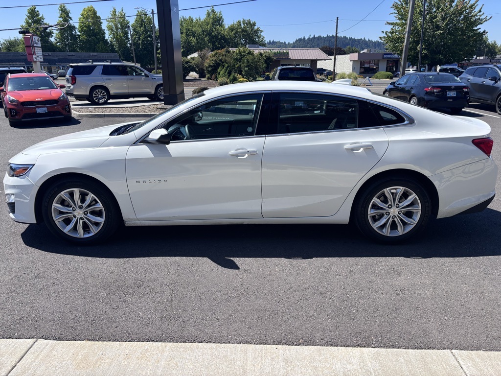 2023 Chevrolet Malibu 1LT photo 2