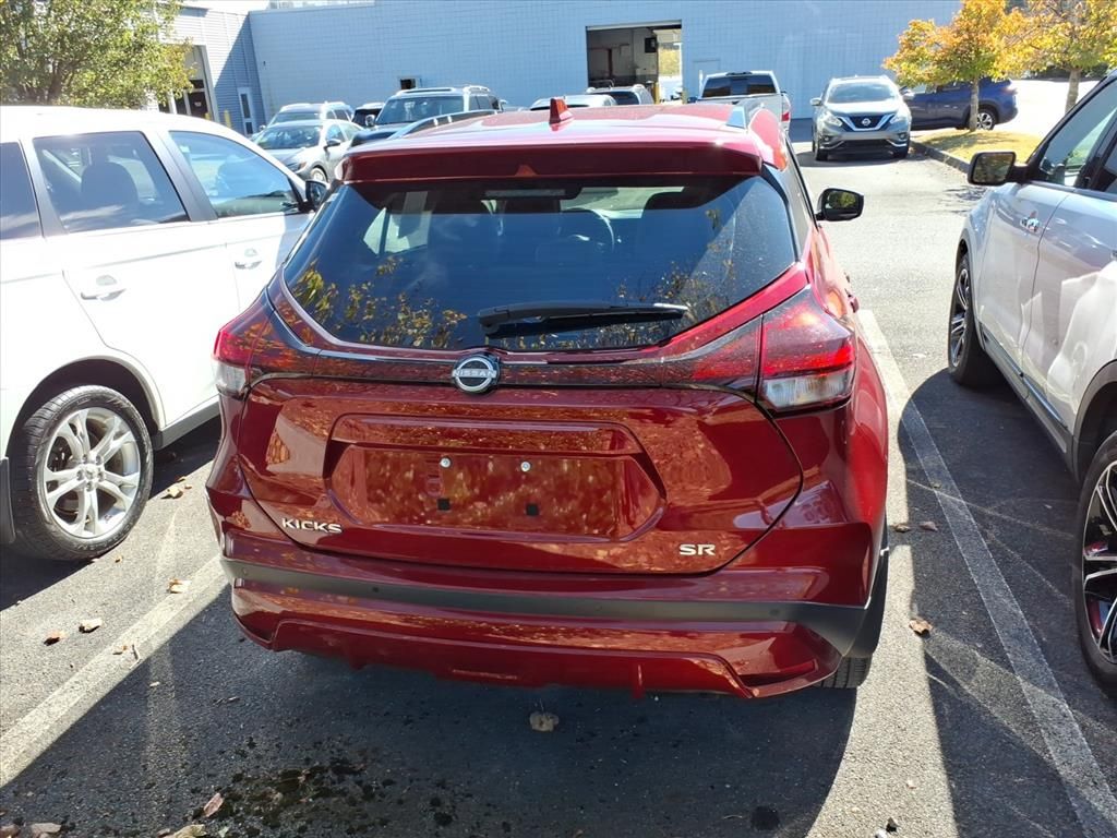 2022 Nissan Kicks SR photo 4