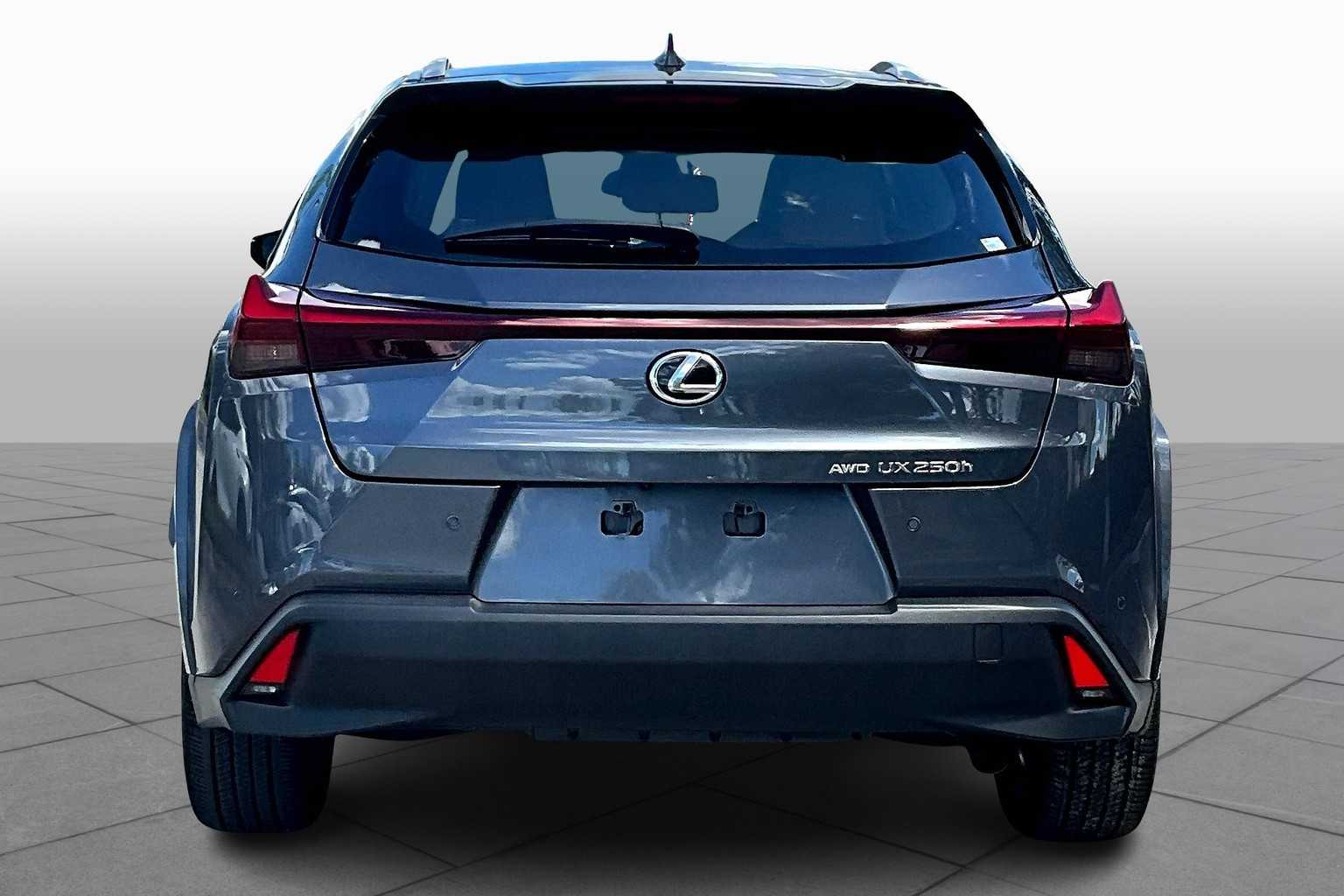 2023 Lexus UX 250h Premium photo 4