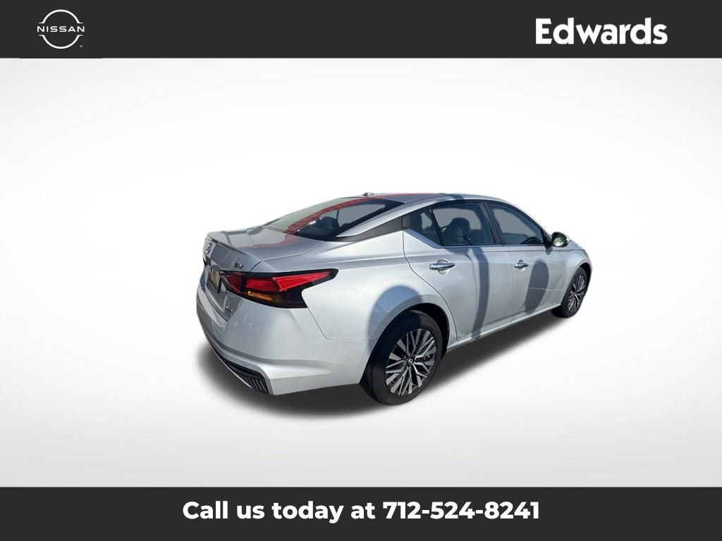 2023 Nissan Altima 2.5 SV photo 3