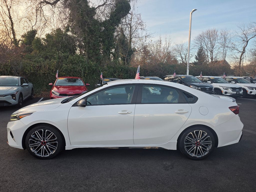 2023 Kia Forte GT photo 3