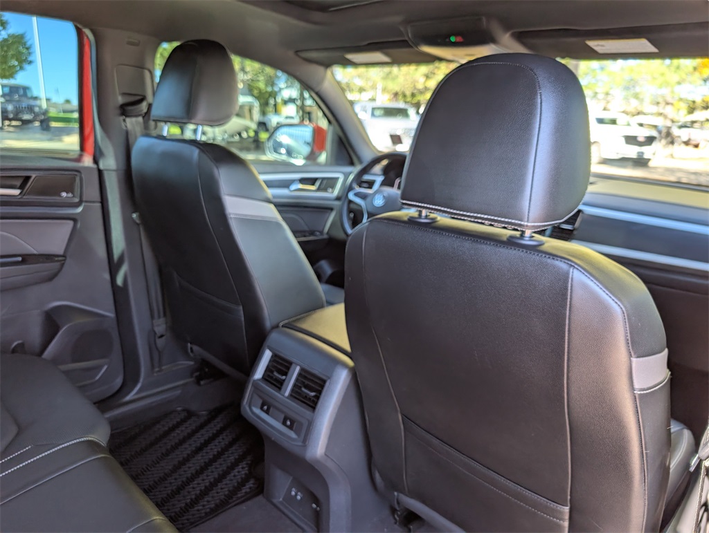 2022 Volkswagen Atlas Cross Sport V6 SEL Premium R-Line photo 19