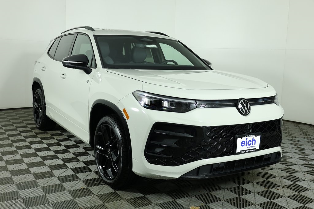 2026 Volkswagen Tiguan SE R-LINE BLACK's photo