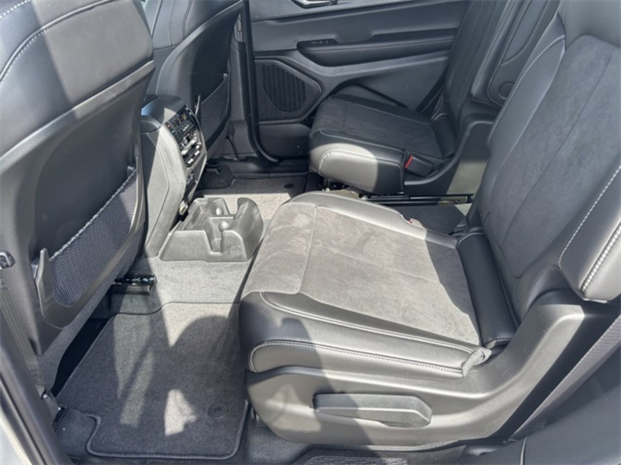 2025 Toyota RAV4 L photo 20