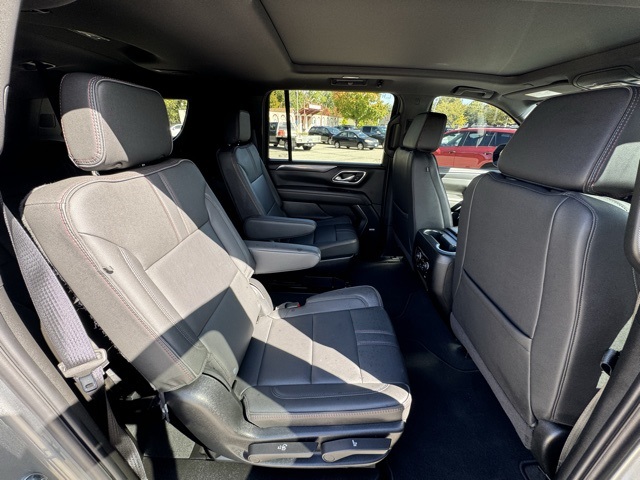 2024 Chevrolet Suburban RST photo 15