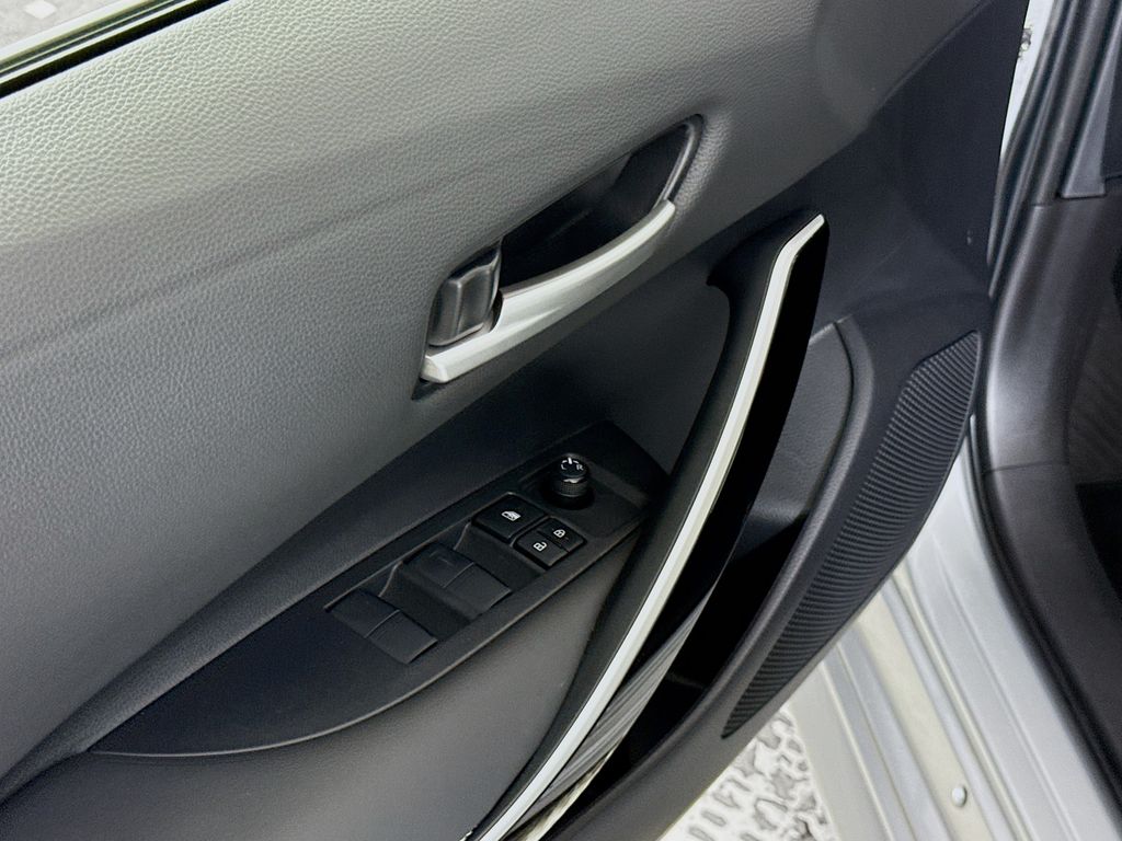2022 Toyota Corolla XLE photo 17