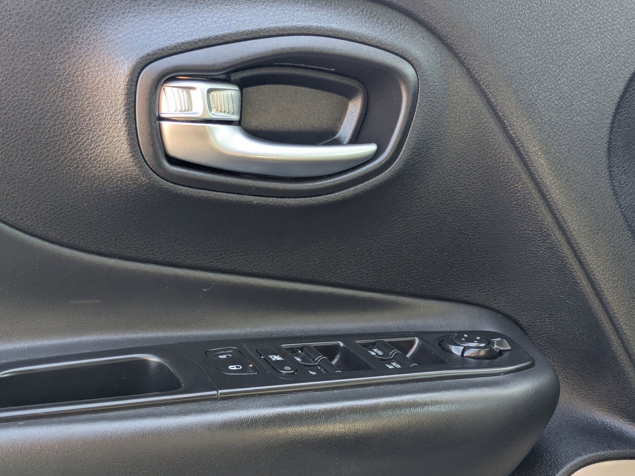 2016 Jeep Renegade Limited photo 6
