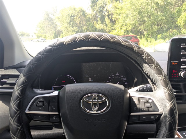 2022 Toyota Sienna XLE photo 21
