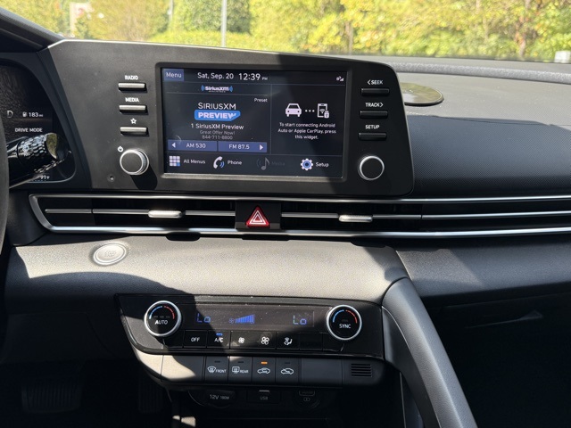 2023 Hyundai Elantra SEL photo 18