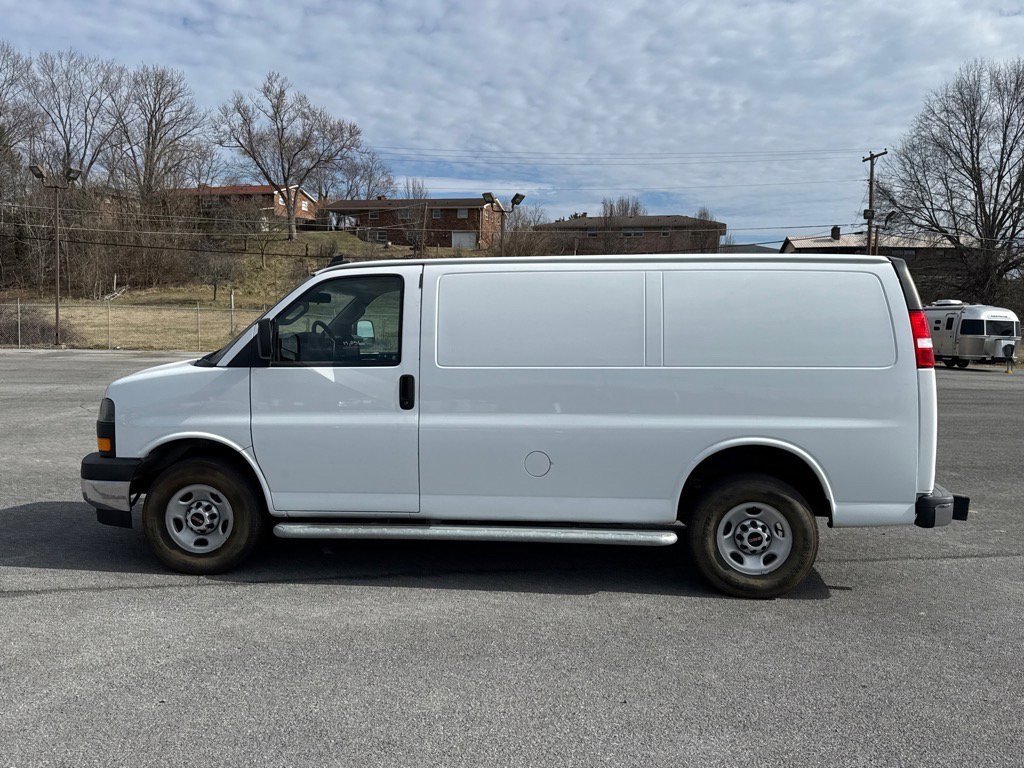 2022 Gmc Savana Cargo 2500 photo 2