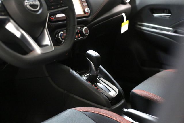 2025 Nissan Versa SR photo 12