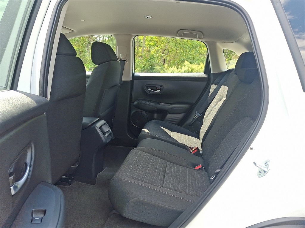 2025 Honda HR-V LX photo 8