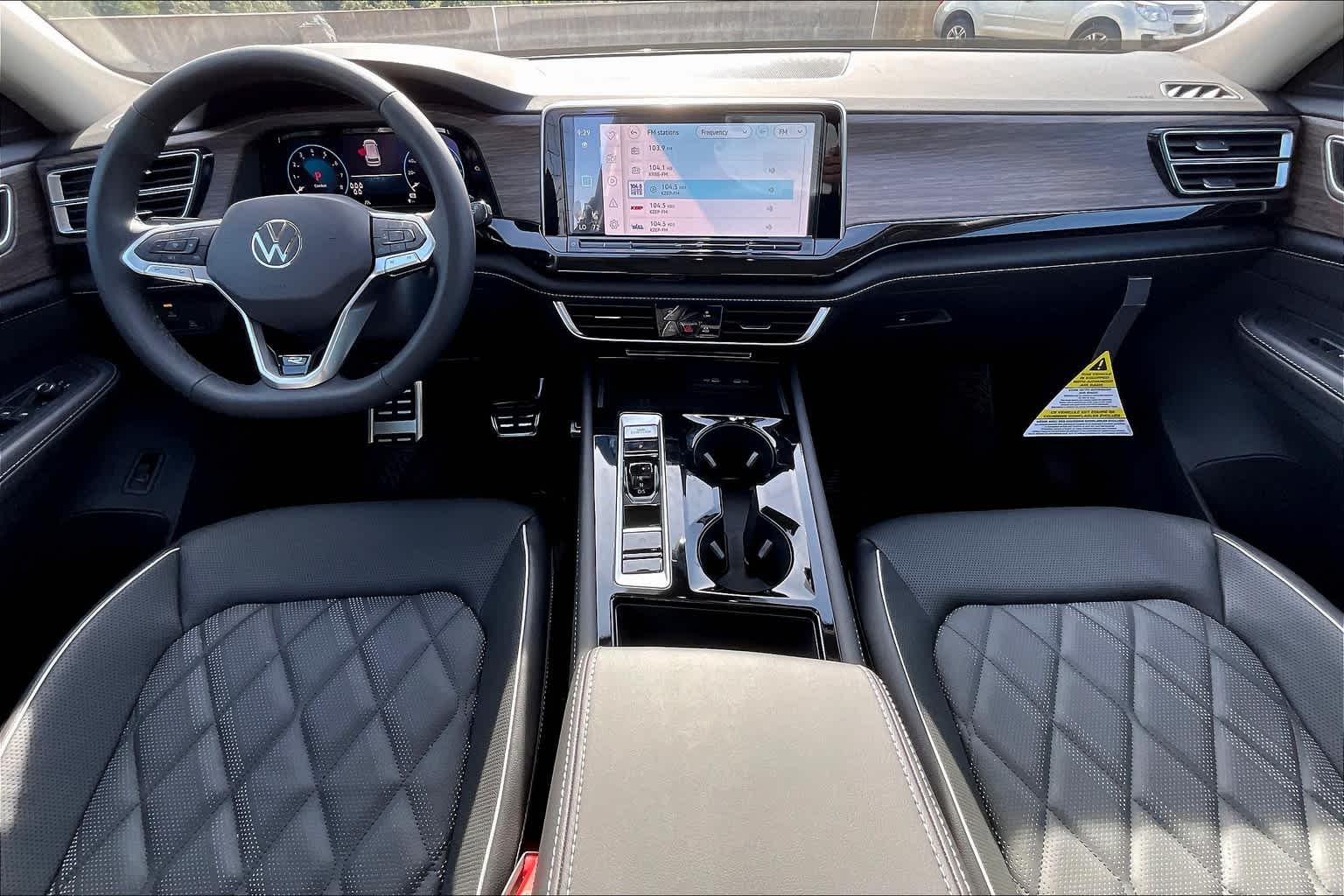 2025 Volkswagen Atlas SEL Premium R-Line photo 4