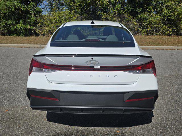 2025 Hyundai Elantra SEL Sport photo 4