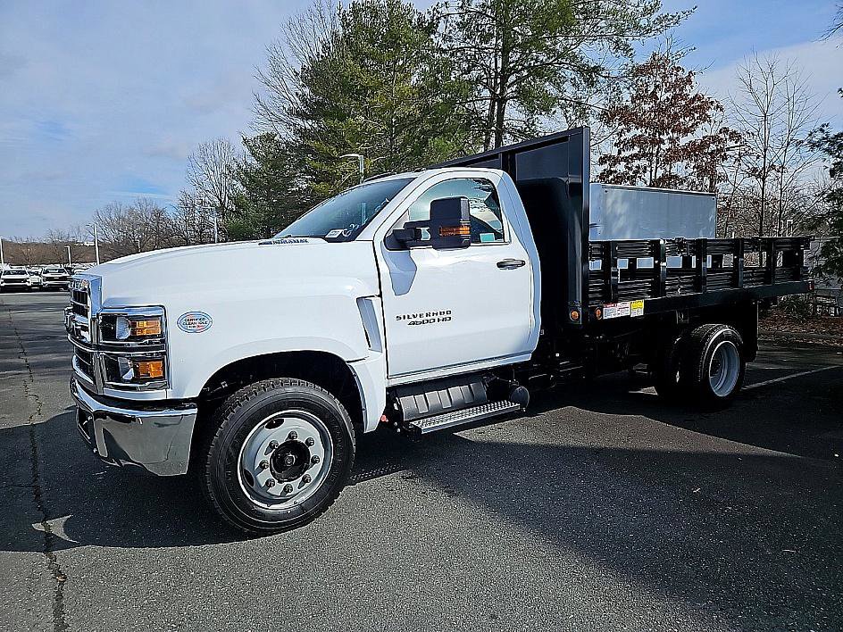 2024 Chevrolet Silverado 4500 Medium Duty Chassis Cab Work Truck's photo