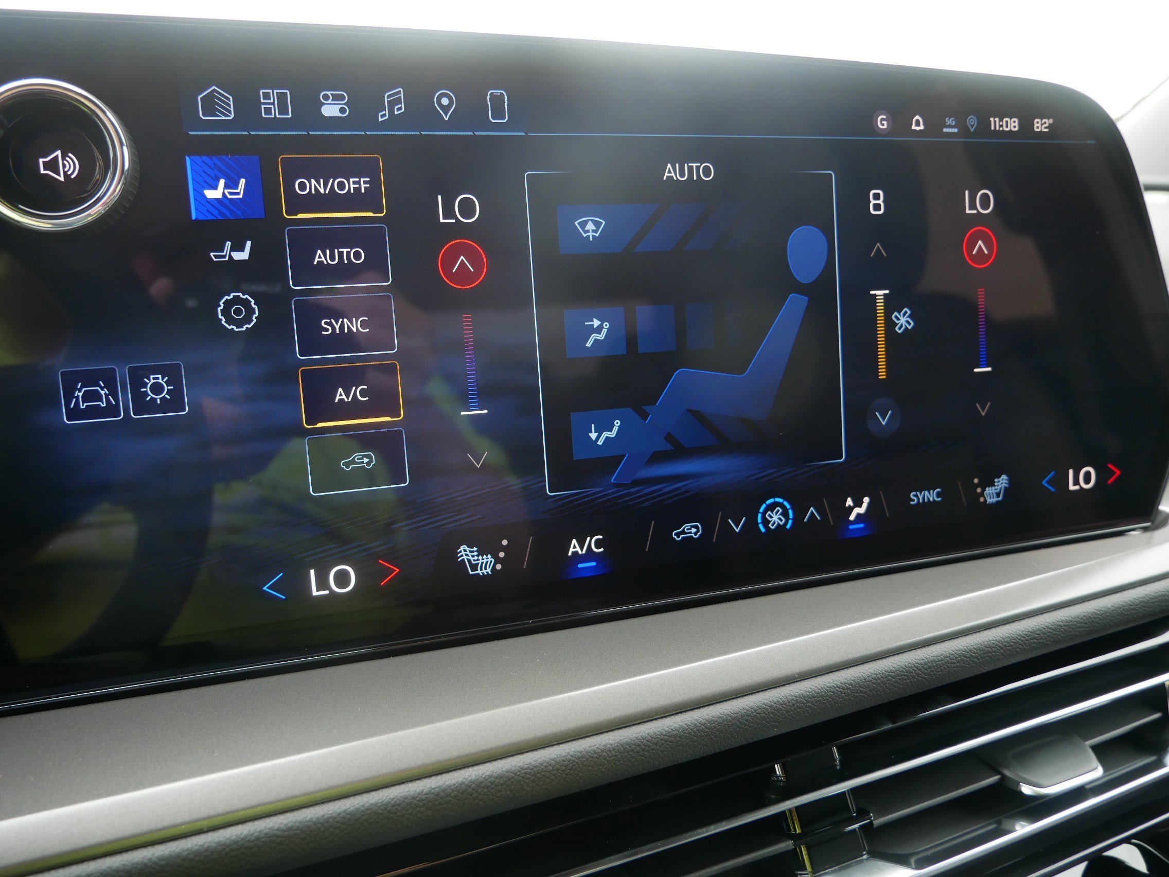 2026 Chevrolet Traverse photo 9