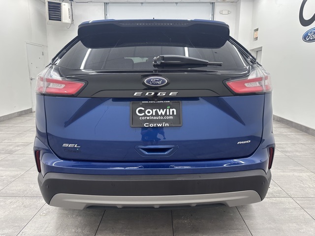 2023 Ford Edge SEL photo 3