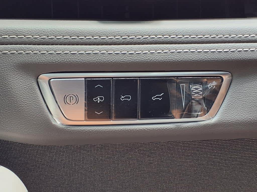 2025 Cadillac Escalade IQ Luxury photo 9