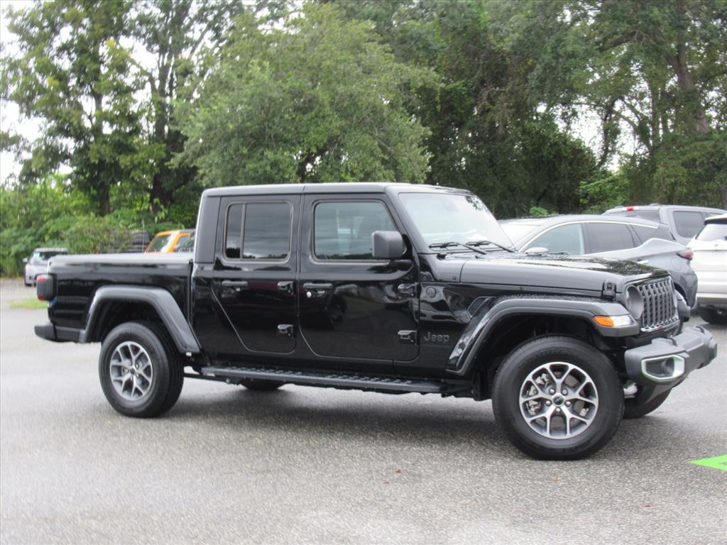 2024 Jeep Gladiator Sport S photo 2