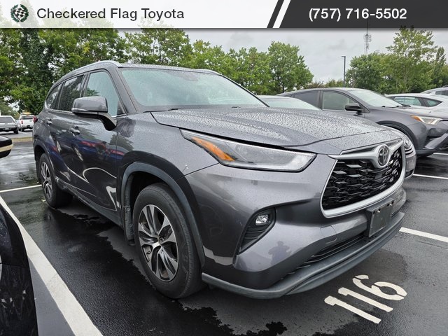 2021 Toyota Highlander XLE photo 3