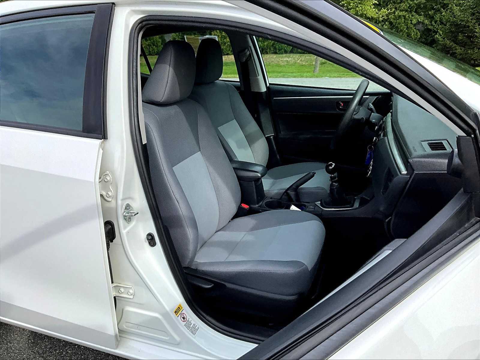 2016 Toyota Corolla L photo 11