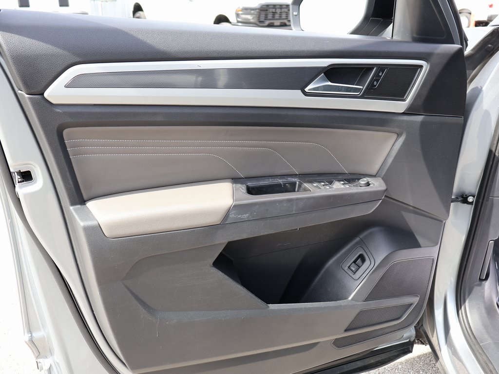 2023 Volkswagen Atlas Cross Sport V6 SEL R-Line photo 21