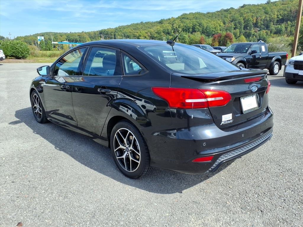 2015 Ford Focus SE photo 3