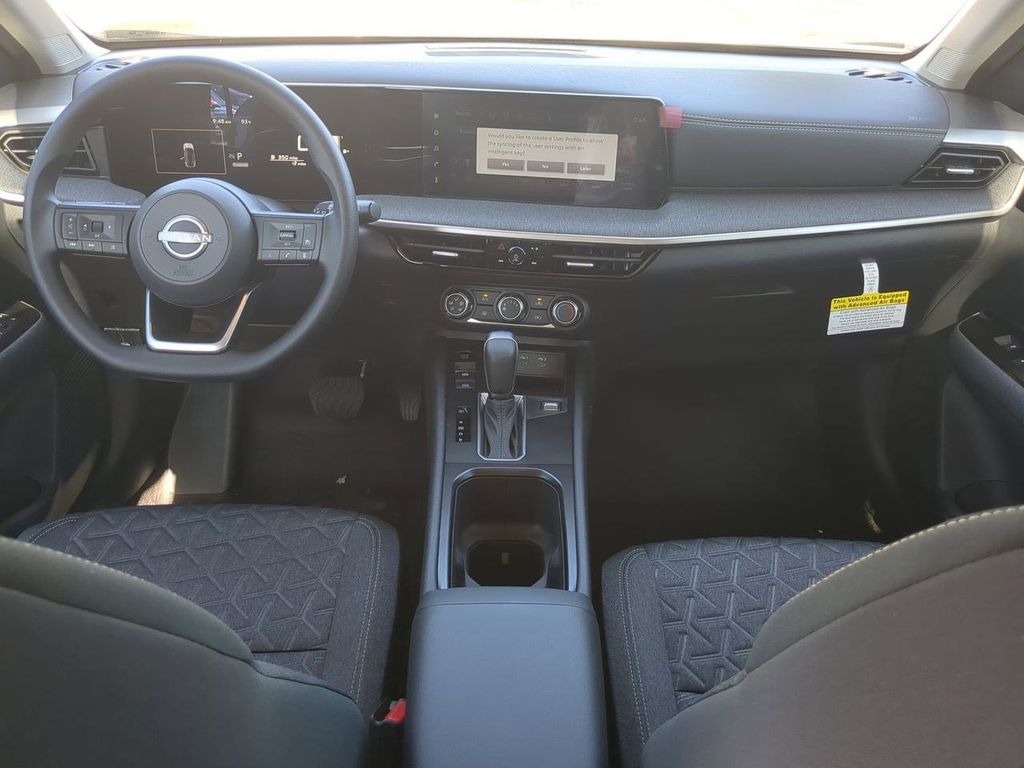 2025 Nissan Kicks SV photo 14