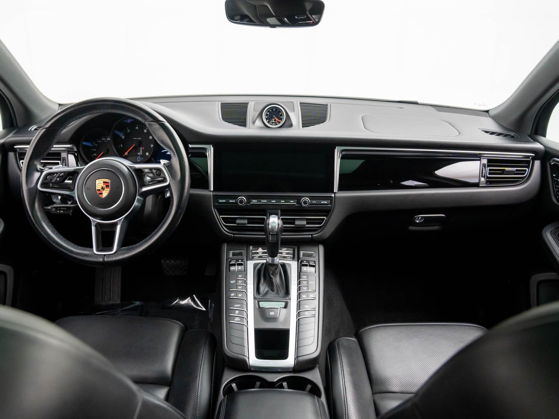 2021 Porsche Macan Base photo 11