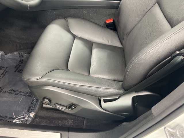 2022 Volvo XC60 B5 Momentum photo 14