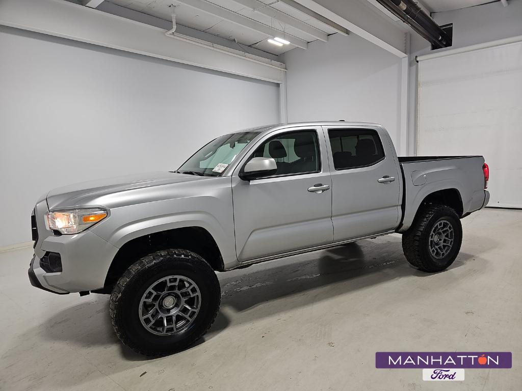 2022 Toyota Tacoma SR's photo